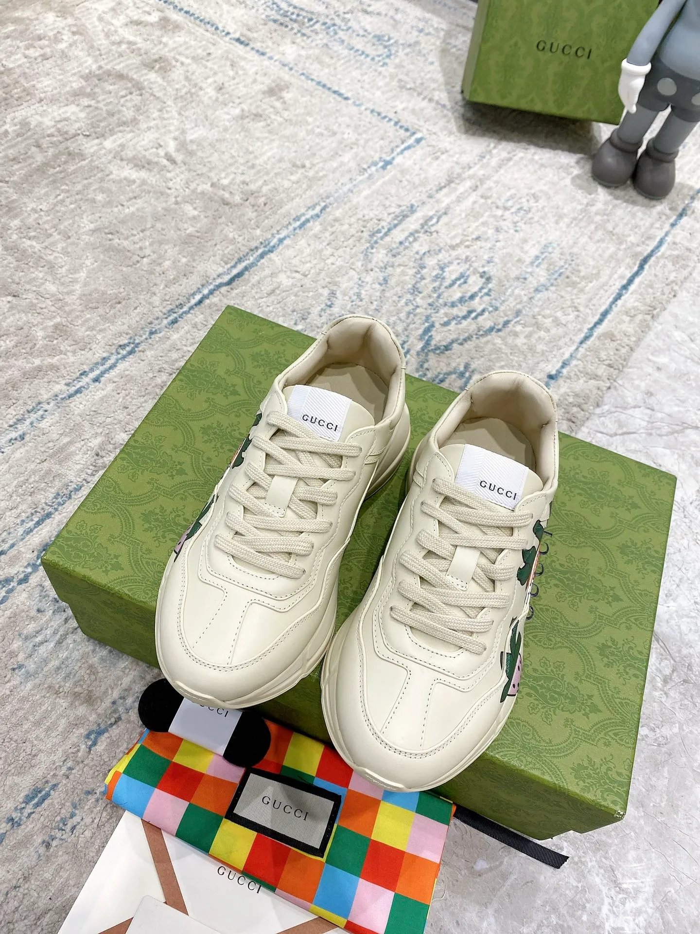 👟👟Ex-factory price 480👟👟 GUCCI Gucci dad shoes. The original disassembly took more than 3 months to develop 1:1. The version has been upgraded again, chips, packaging, imported cowhide, and all made with computerized cars. Couple 👫 style 🔜Versatile in all seasons 🔜 Fashion 🔜 Personality 🔜 Differentiation 🔵 More than 20 layouts in the whole series, welcome to inquire for pictures Outsole: the latest original developed TPU vacuum. Upper: imported cowhide🐮. Inner lining: original A-grade mixed sheepskin🐏. Foot pads: original A-grade mixed sheepskin. 💯Full set of packaging. Medium and low straps with LOGO.